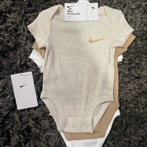 Nike Infant Bodysuit Set - Cream and Tan